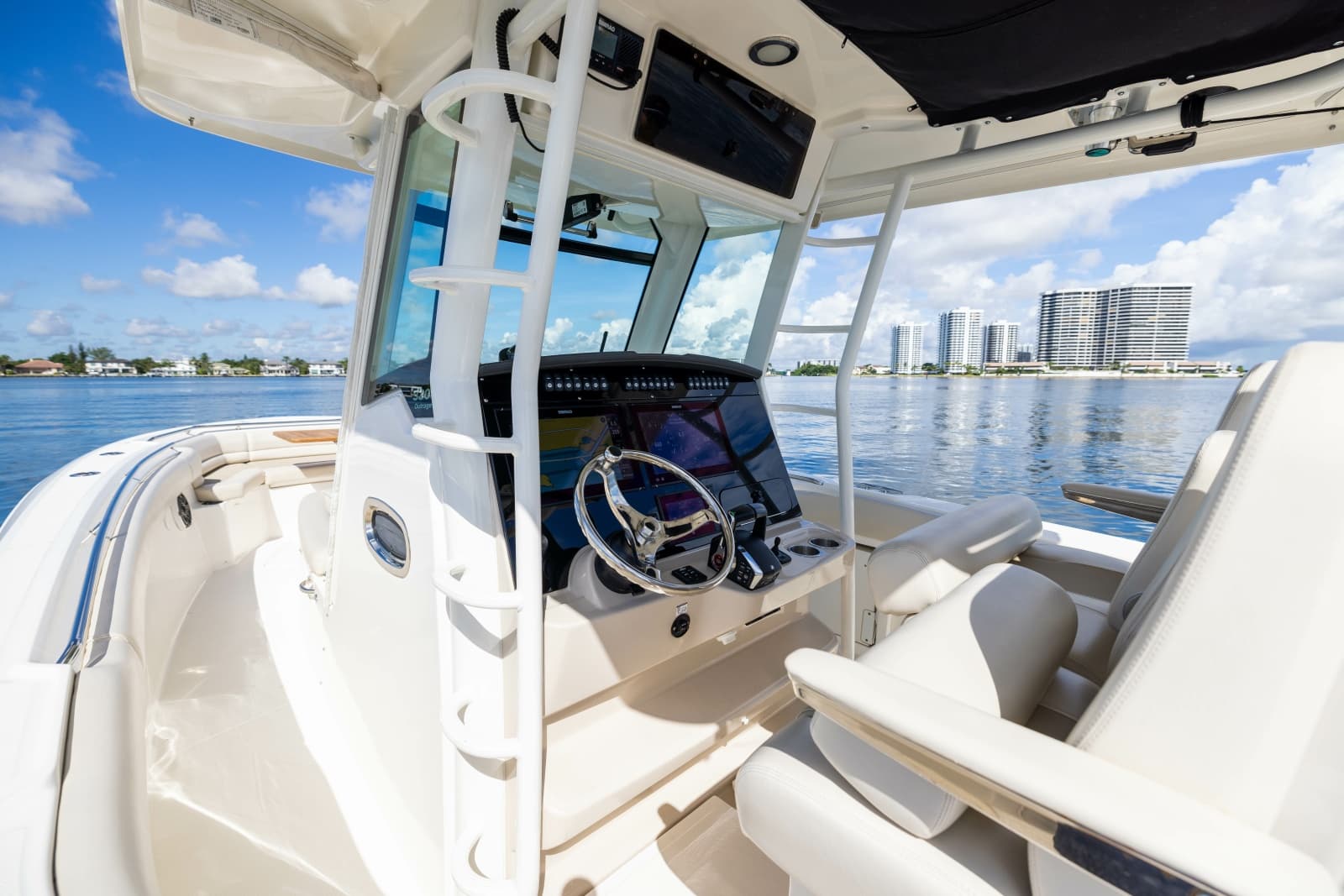 2024 Boston Whaler 330 Outrage - Photo 37