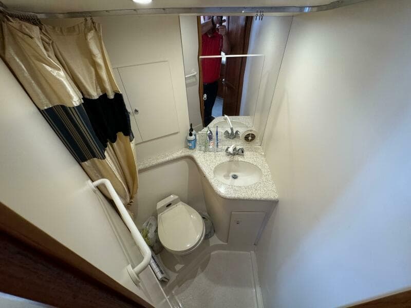 1999 Carver 406 Aft Cabin Motor Yacht - Photo 45