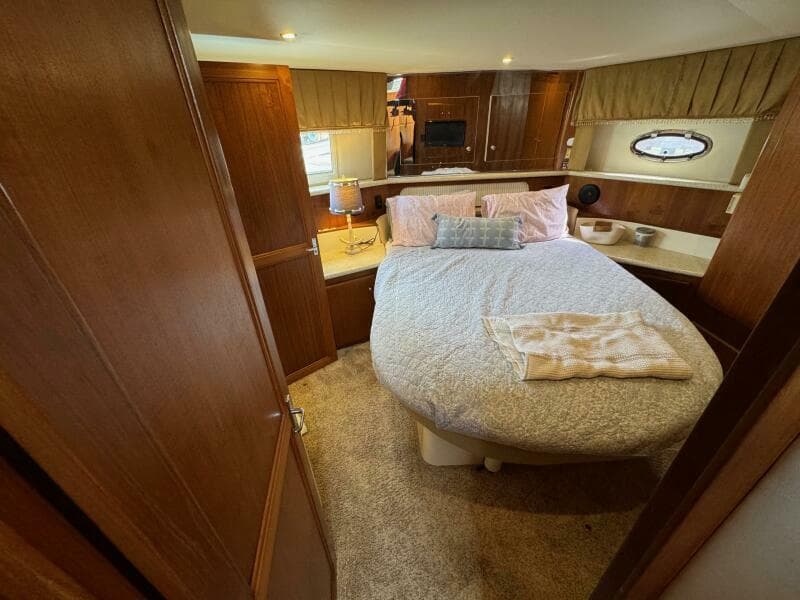 1999 Carver 406 Aft Cabin Motor Yacht - Photo 36