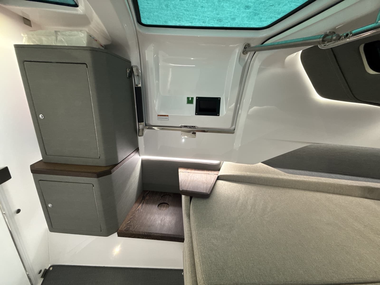 2023 Axopar Brabus 37 XC Cross Cabin - Photo 32