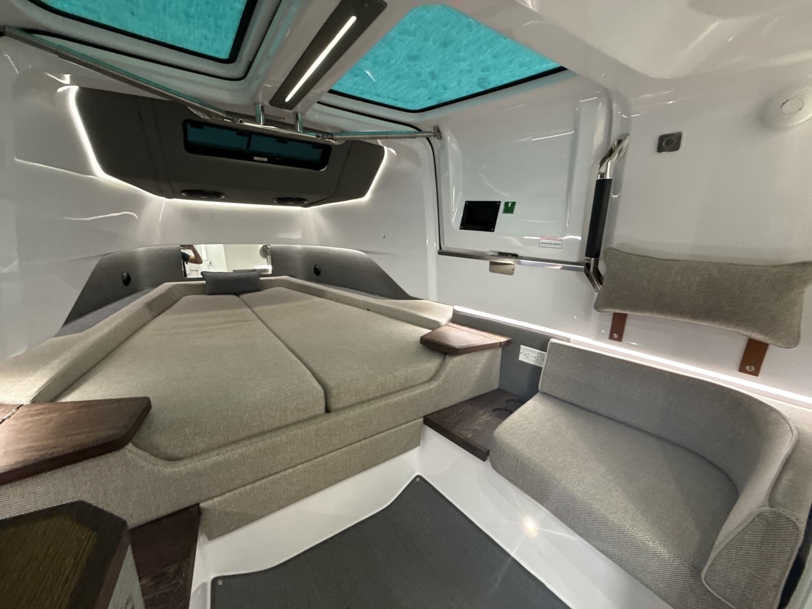 2023 Axopar Brabus 37 XC Cross Cabin - Photo 31