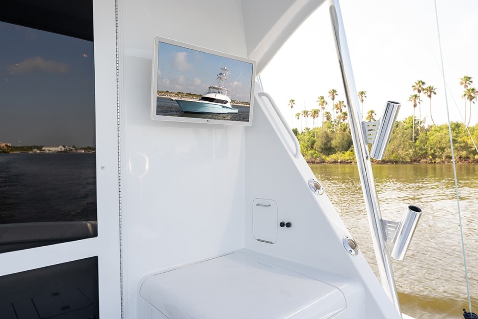 2001 Hatteras 55 Convertible - Photo 17