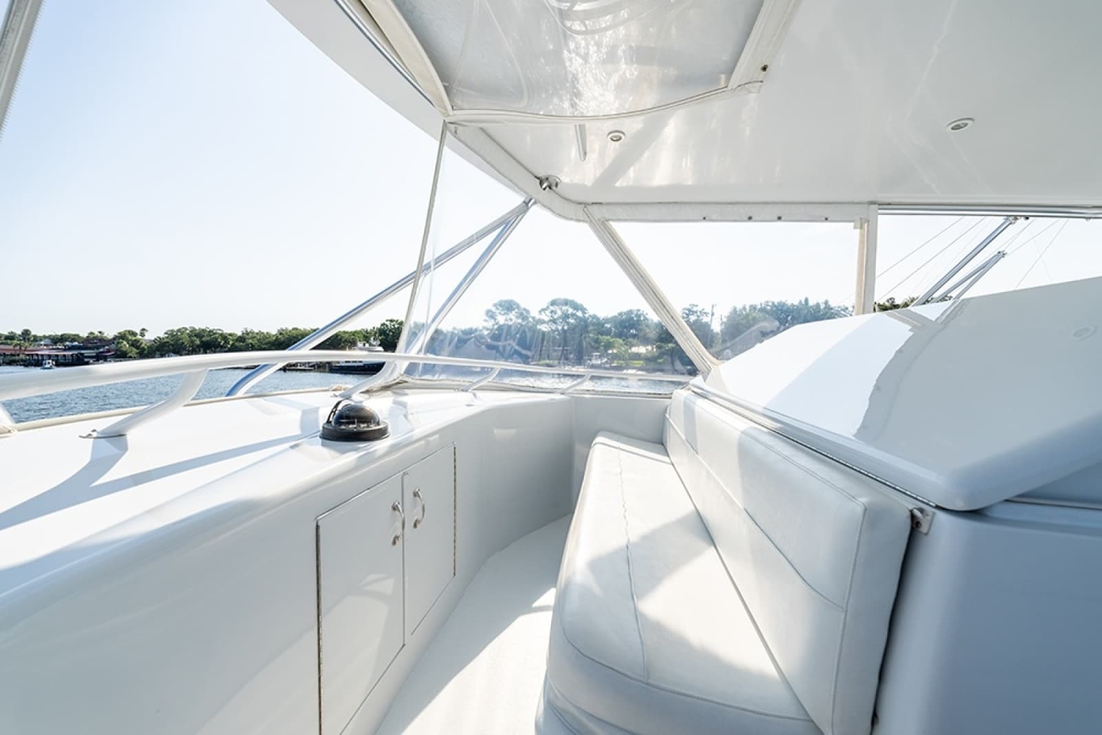 2001 Hatteras 55 Convertible - Photo 22