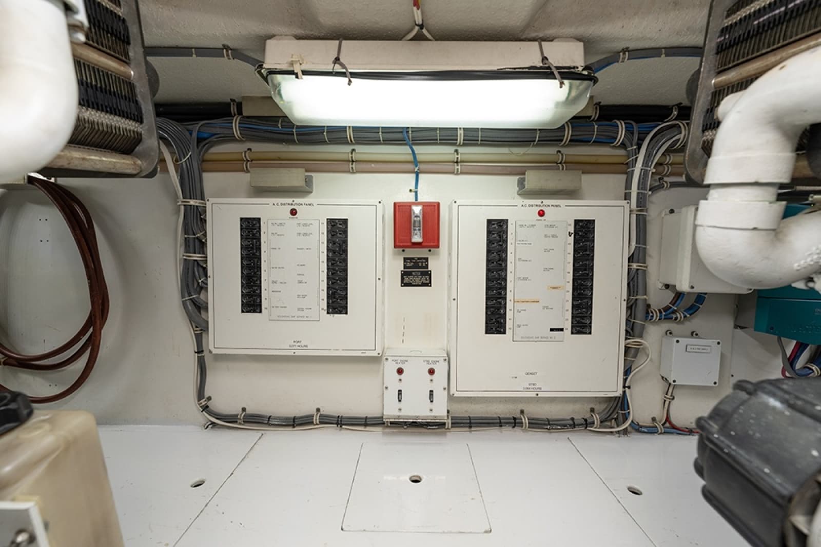 2001 Hatteras 55 Convertible - Photo 47