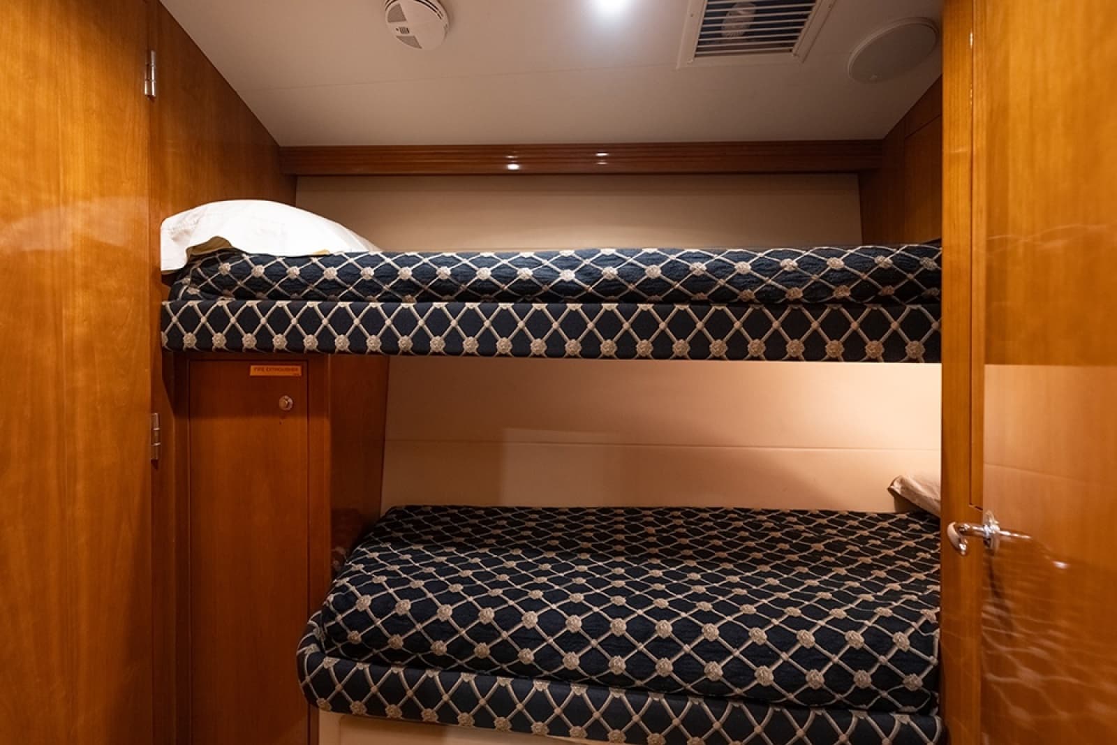 2001 Hatteras 55 Convertible - Photo 39