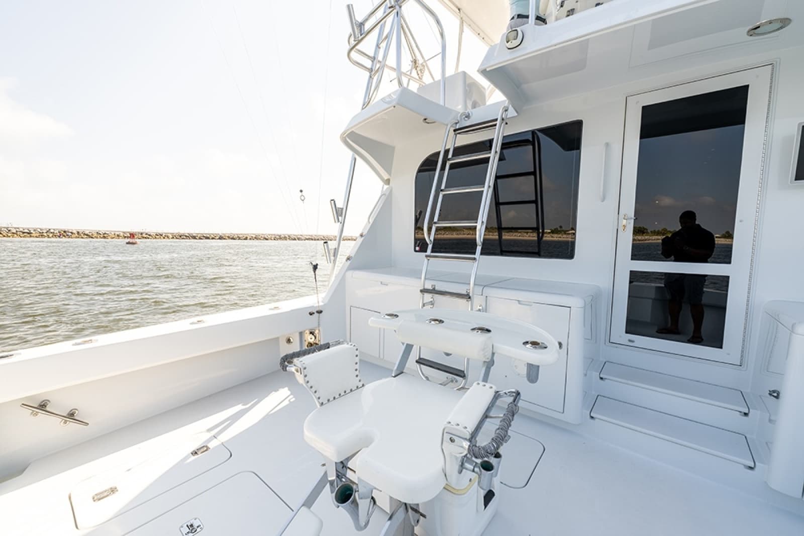 2001 Hatteras 55 Convertible - Photo 16