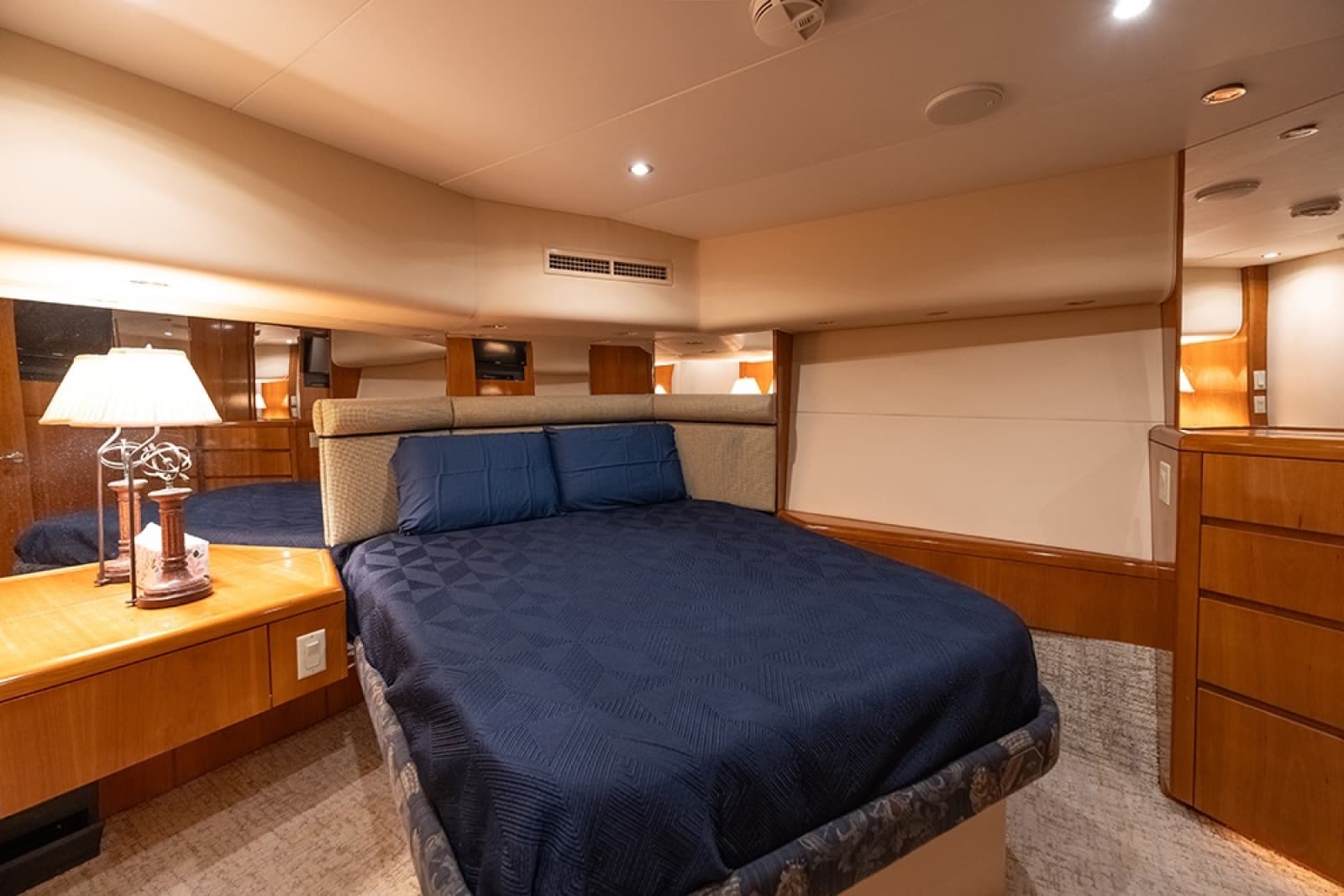 2001 Hatteras 55 Convertible - Photo 9