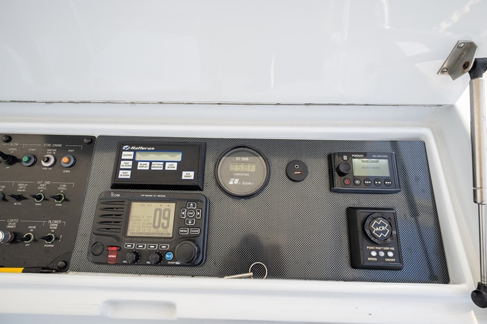 2001 Hatteras 55 Convertible - Photo 52