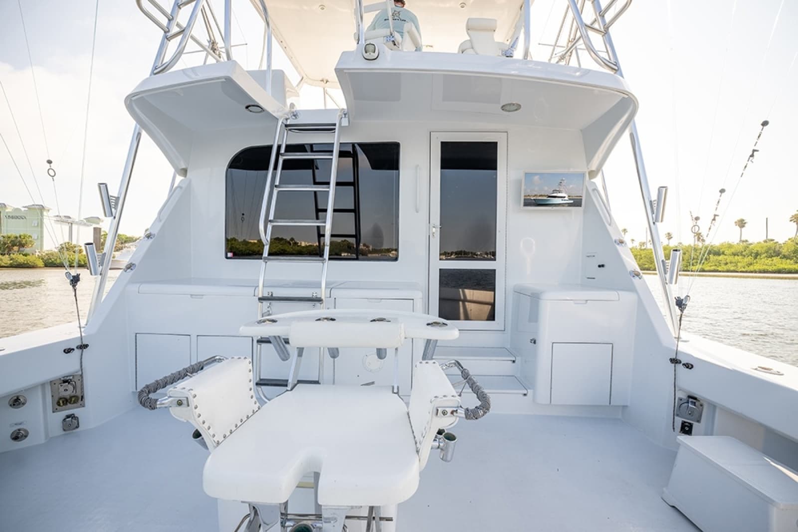 2001 Hatteras 55 Convertible - Photo 8
