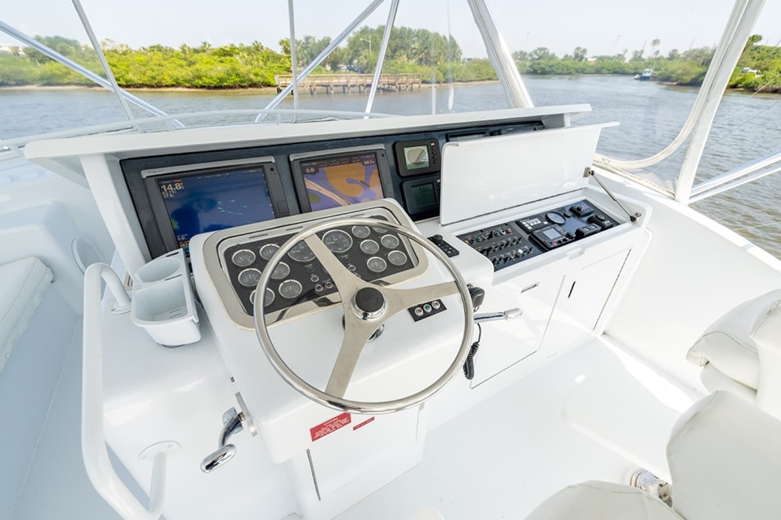 2001 Hatteras 55 Convertible - Photo 19