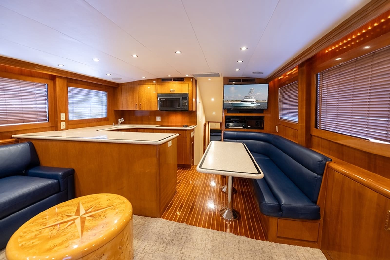 2001 Hatteras 55 Convertible - Photo 10