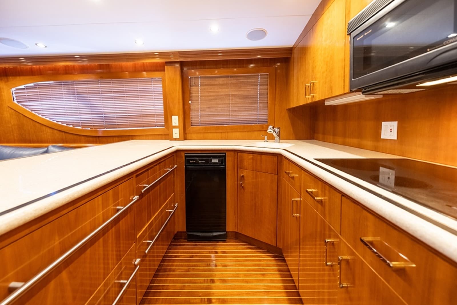 2001 Hatteras 55 Convertible - Photo 26