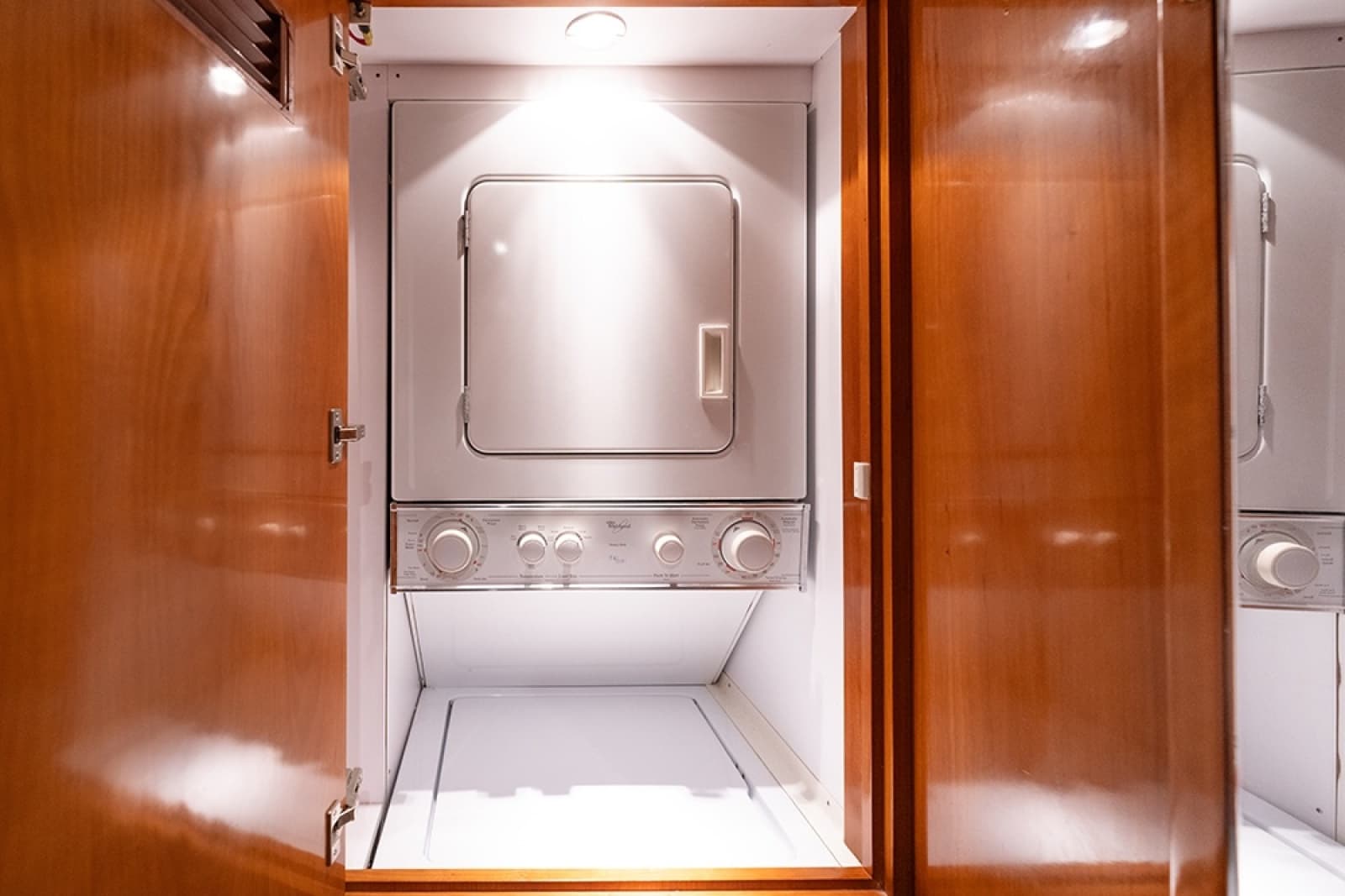 2001 Hatteras 55 Convertible - Photo 36