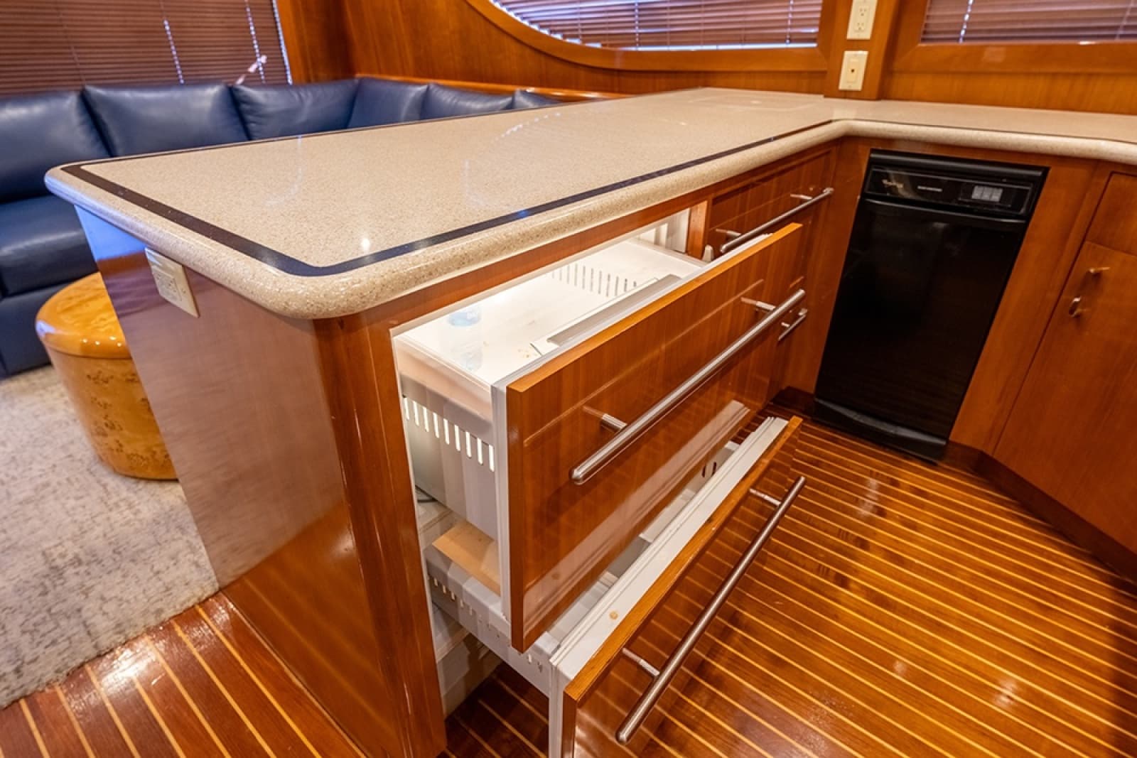 2001 Hatteras 55 Convertible - Photo 27