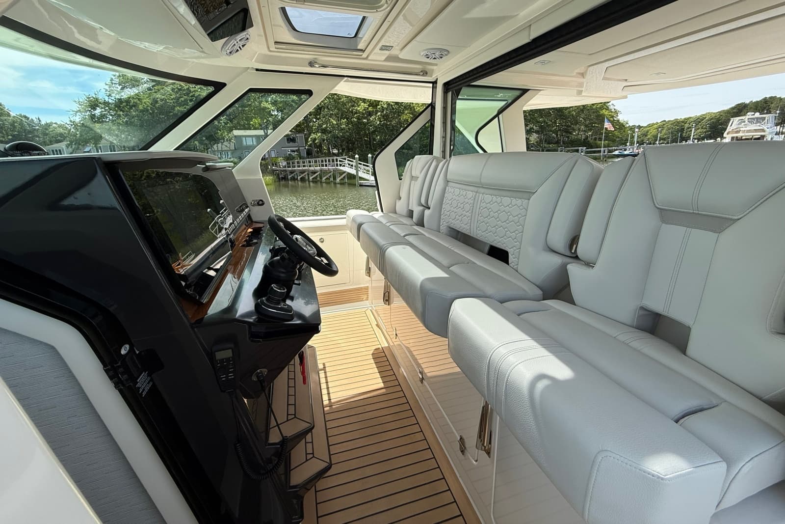 2022 Tiara Yachts 48 LS - Photo 12