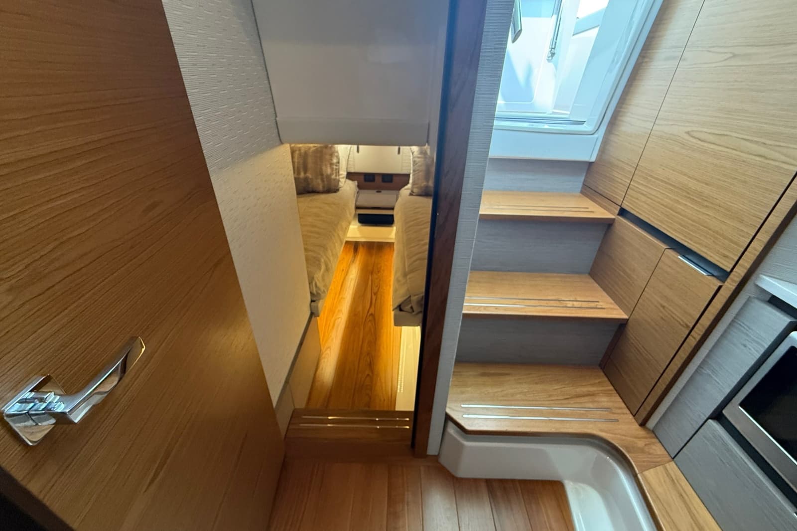 2022 Tiara Yachts 48 LS - Photo 19