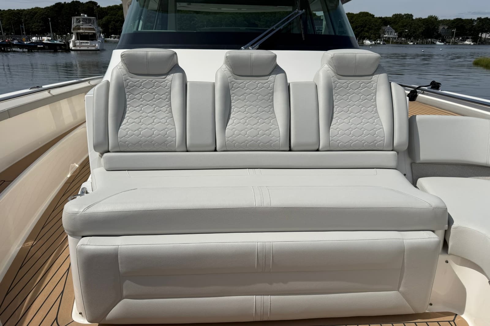 2022 Tiara Yachts 48 LS - Photo 34
