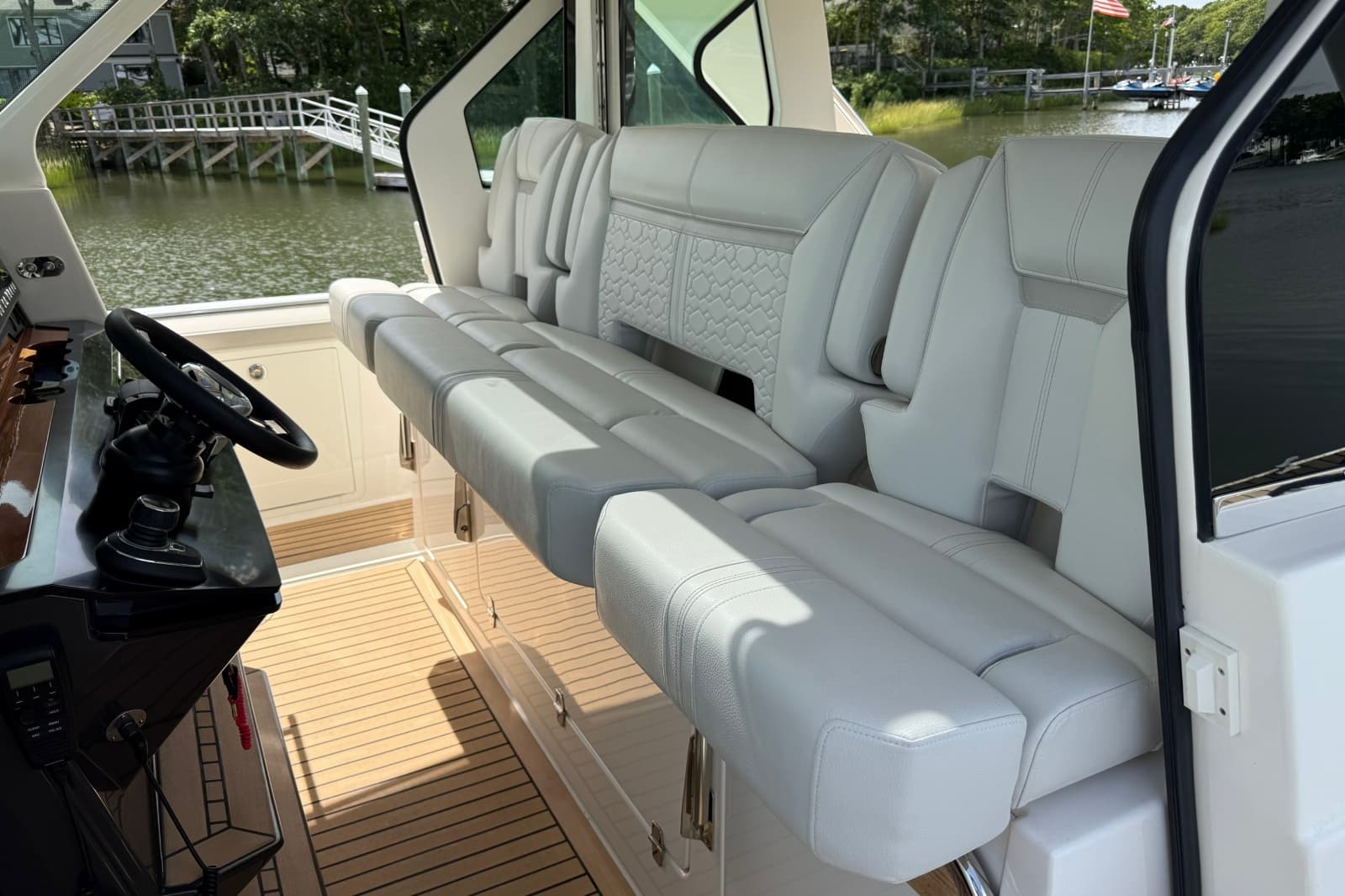 2022 Tiara Yachts 48 LS - Photo 13