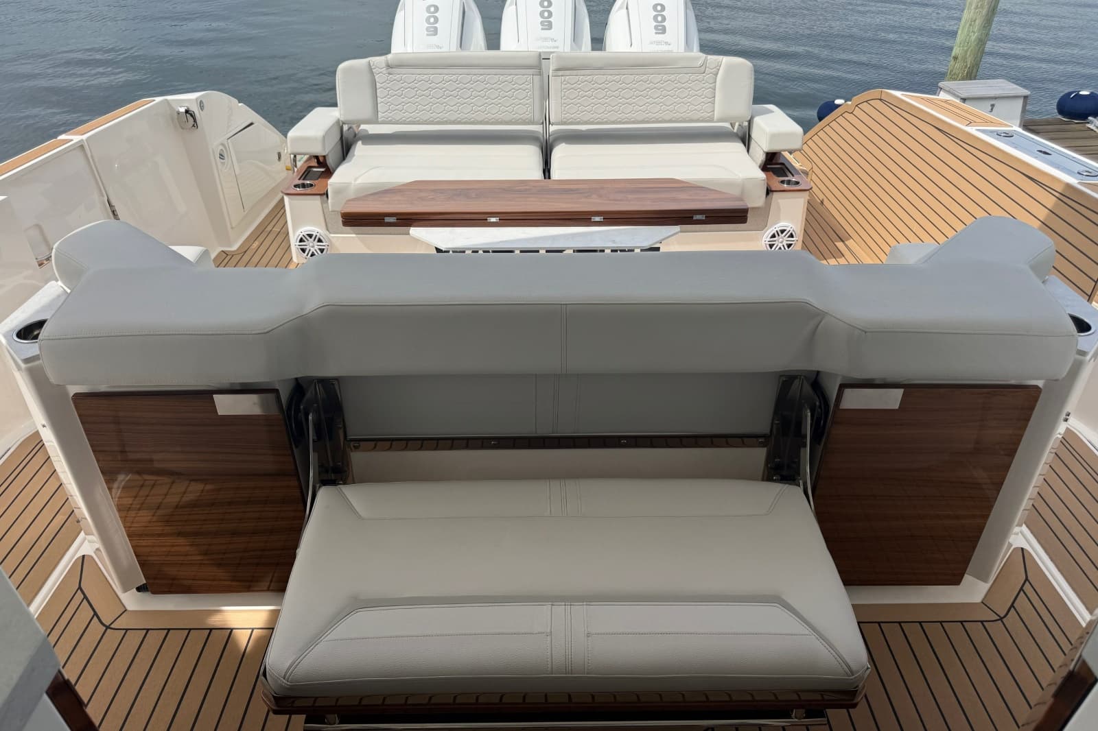 2022 Tiara Yachts 48 LS - Photo 30