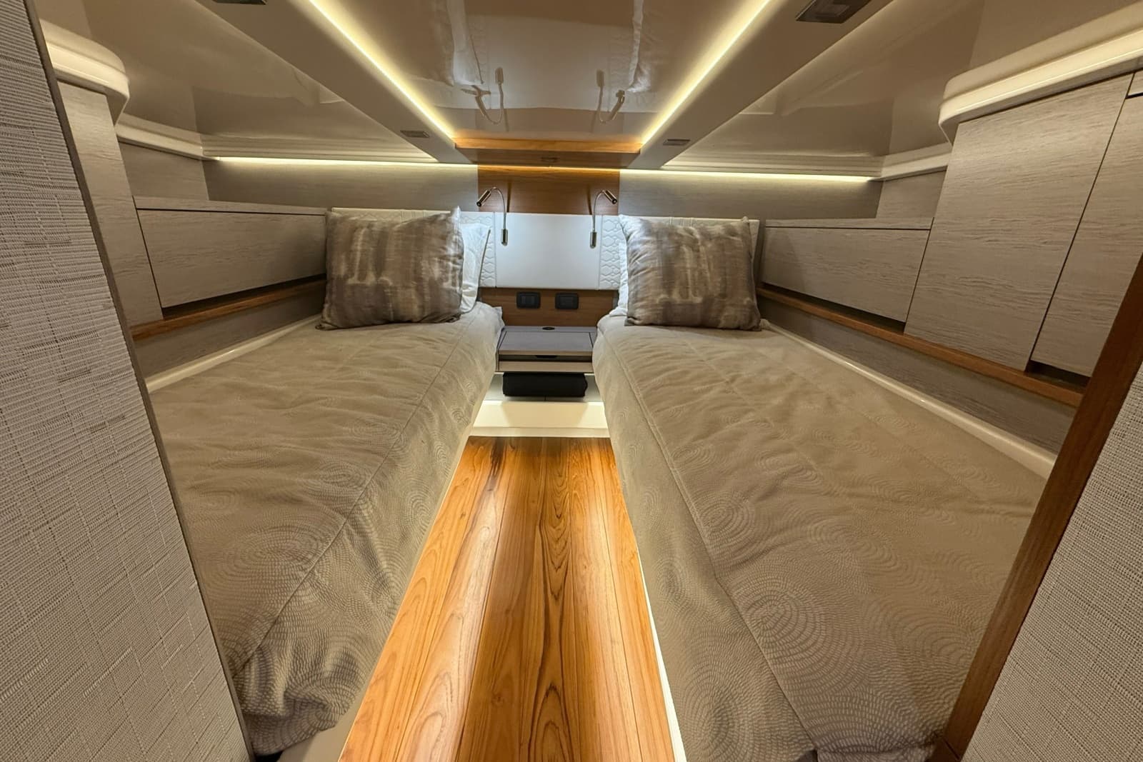 2022 Tiara Yachts 48 LS - Photo 20