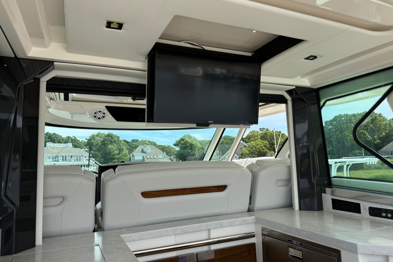 2022 Tiara Yachts 48 LS - Photo 28