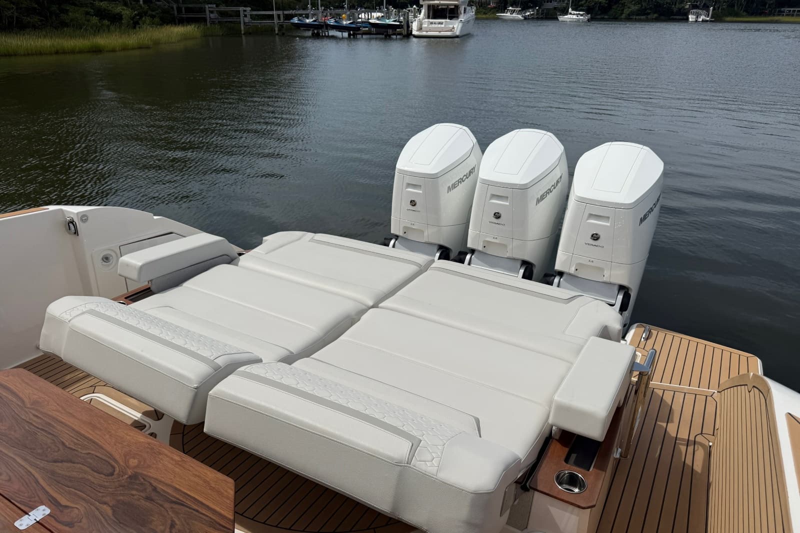 2022 Tiara Yachts 48 LS - Photo 48