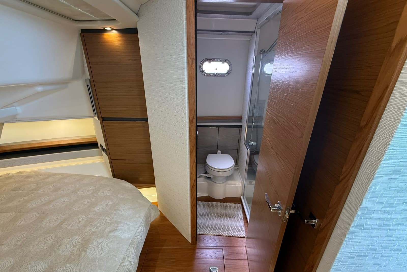 2022 Tiara Yachts 48 LS - Photo 21