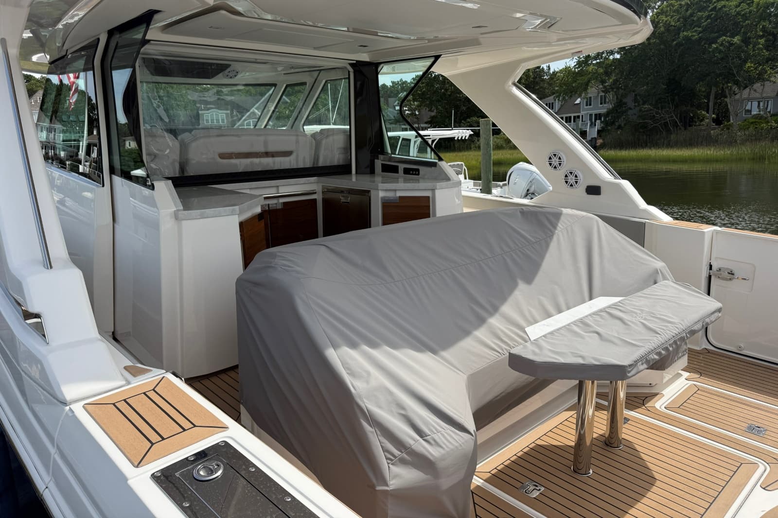 2022 Tiara Yachts 48 LS - Photo 43