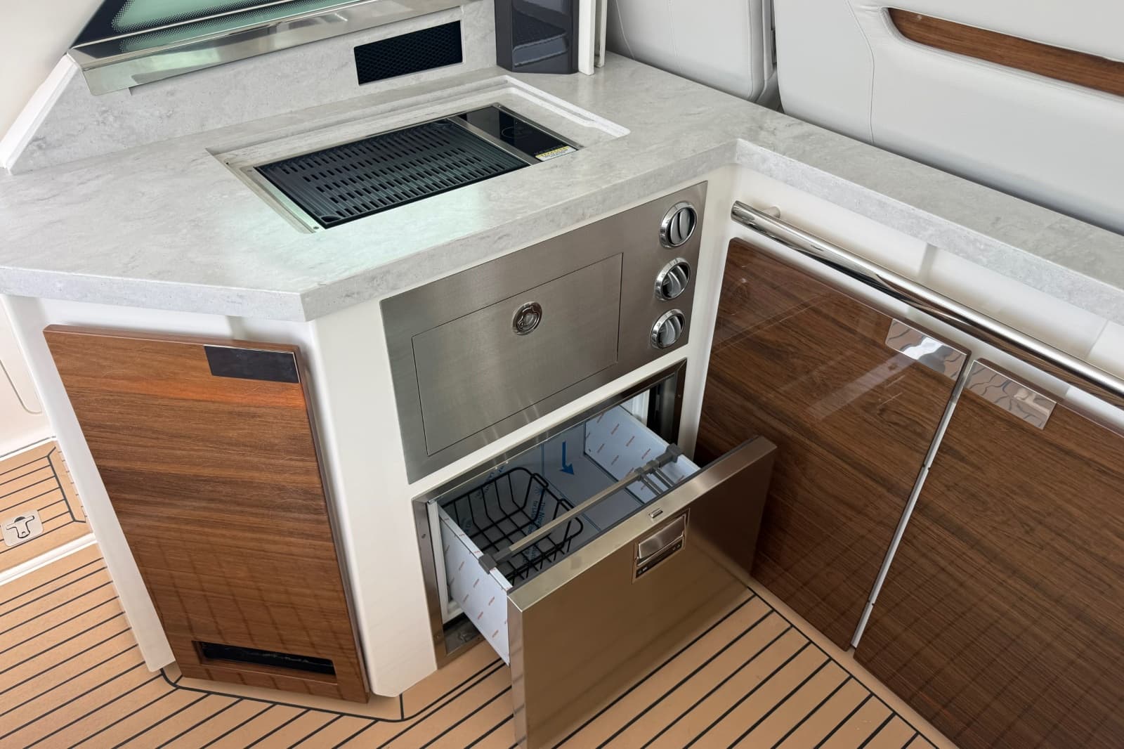 2022 Tiara Yachts 48 LS - Photo 29