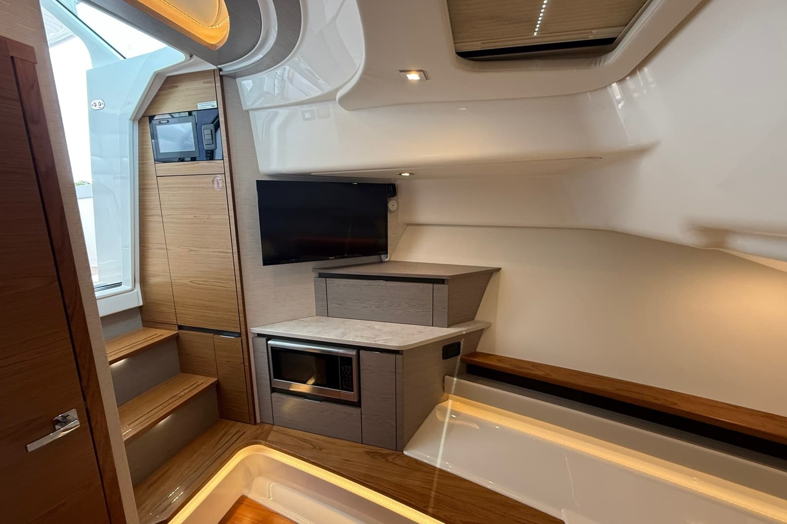 2022 Tiara Yachts 48 LS - Photo 25