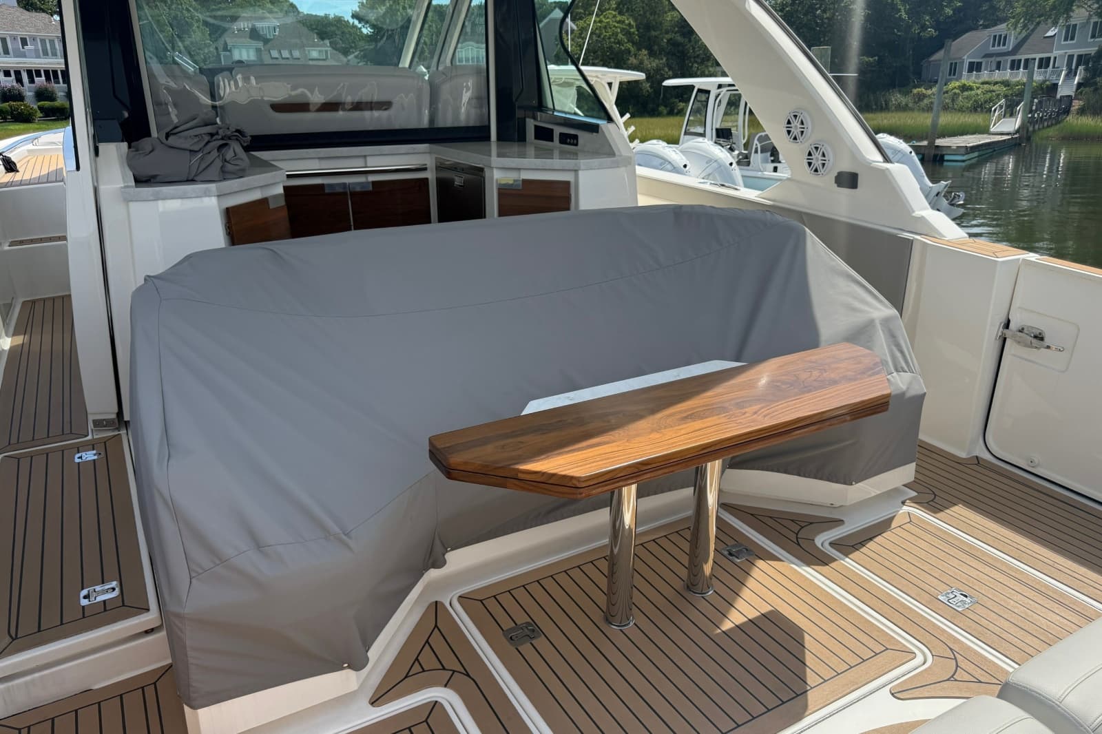 2022 Tiara Yachts 48 LS - Photo 57