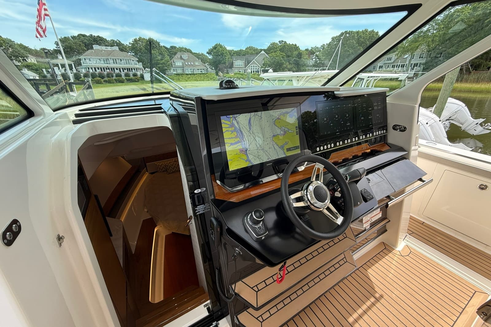 2022 Tiara Yachts 48 LS - Photo 17