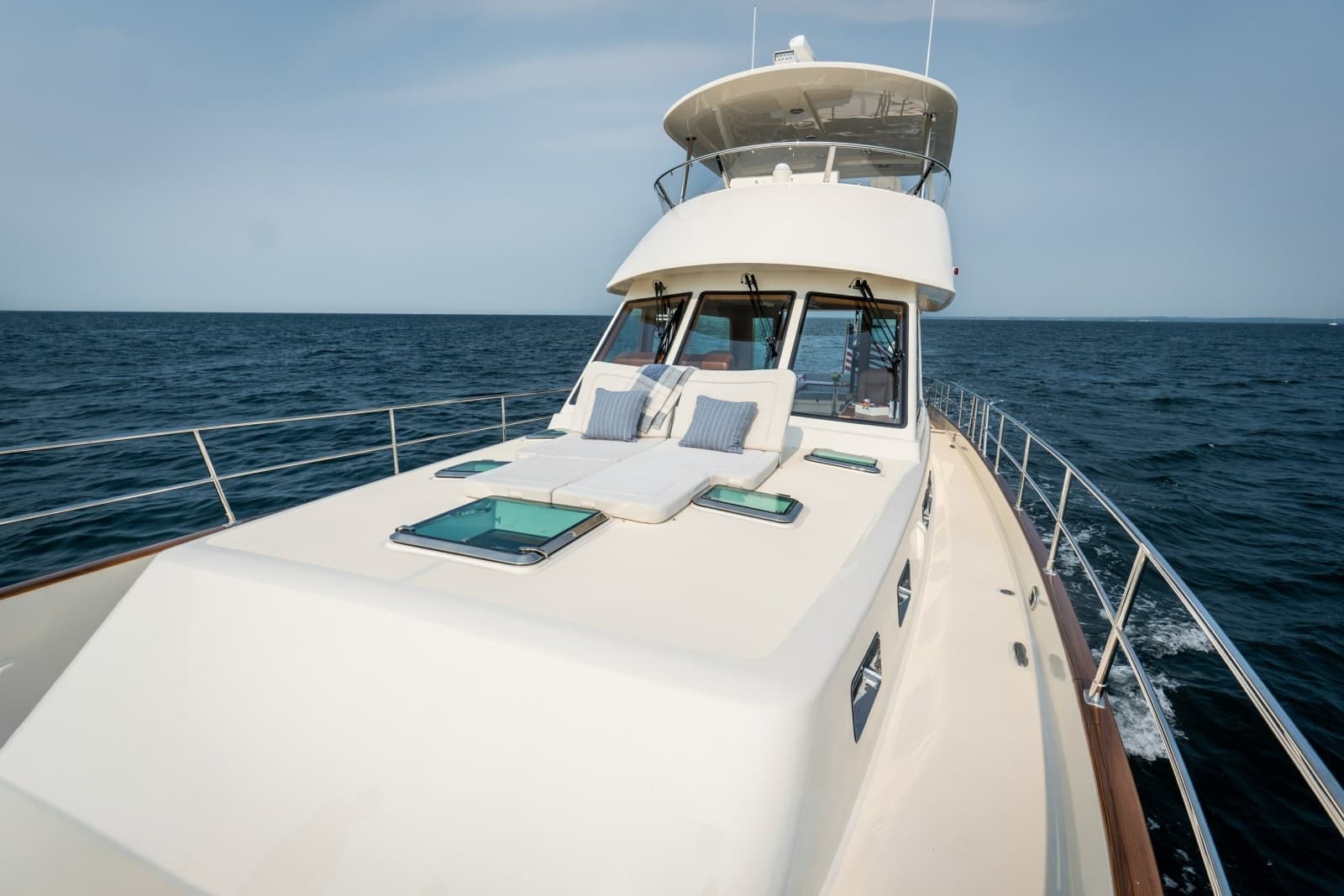 2027 Hunt Yachts 56 Flybridge - Photo 9
