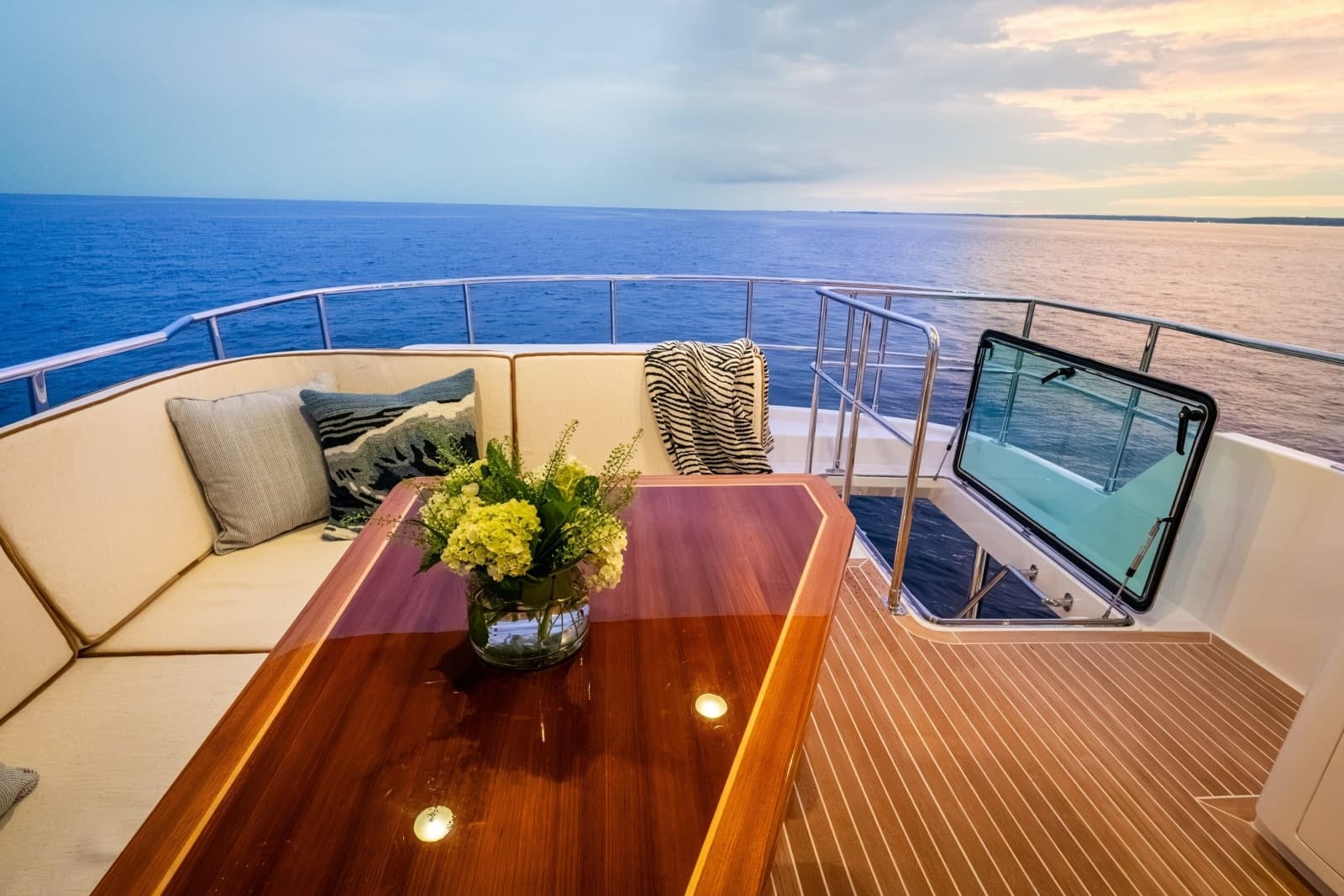 2027 Hunt Yachts 56 Flybridge - Photo 41