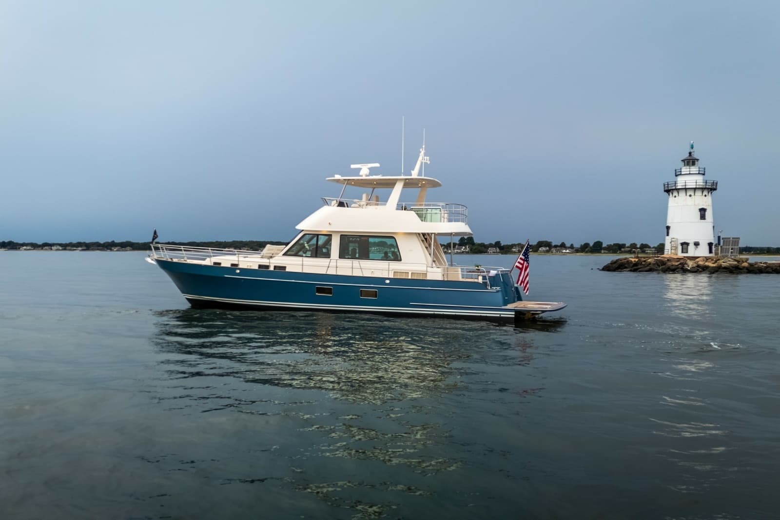 2027 Hunt Yachts 56 Flybridge - Photo 1