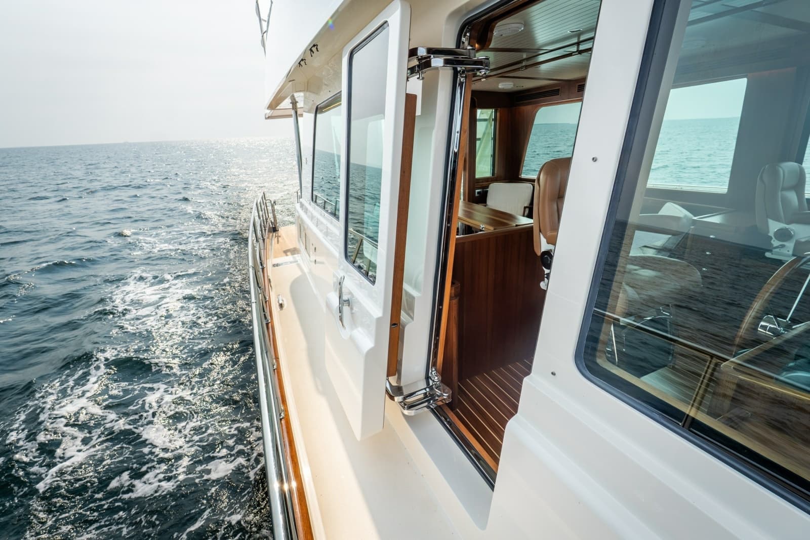 2027 Hunt Yachts 56 Flybridge - Photo 8