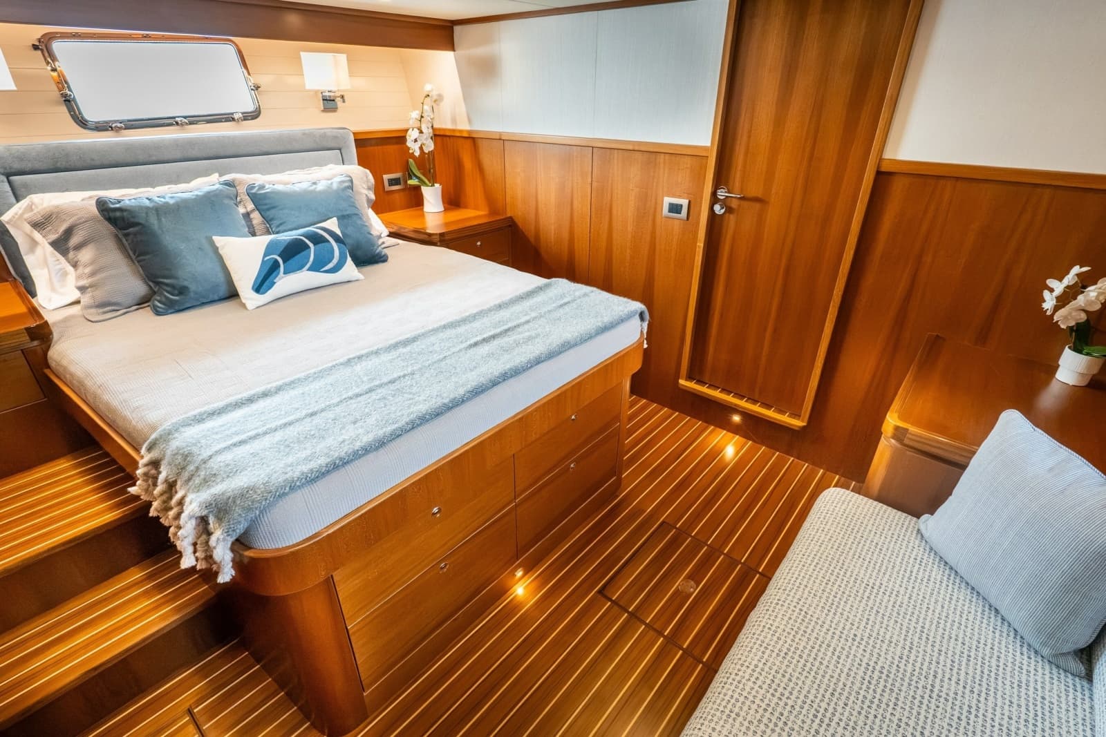 2027 Hunt Yachts 56 Flybridge - Photo 54