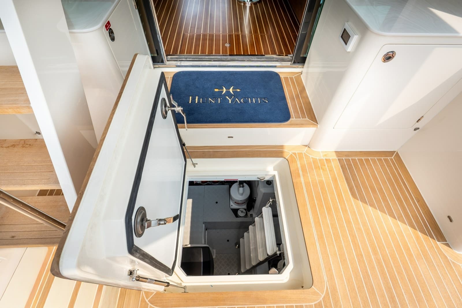 2027 Hunt Yachts 56 Flybridge - Photo 71