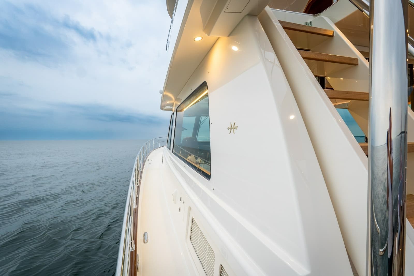 2027 Hunt Yachts 56 Flybridge - Photo 2