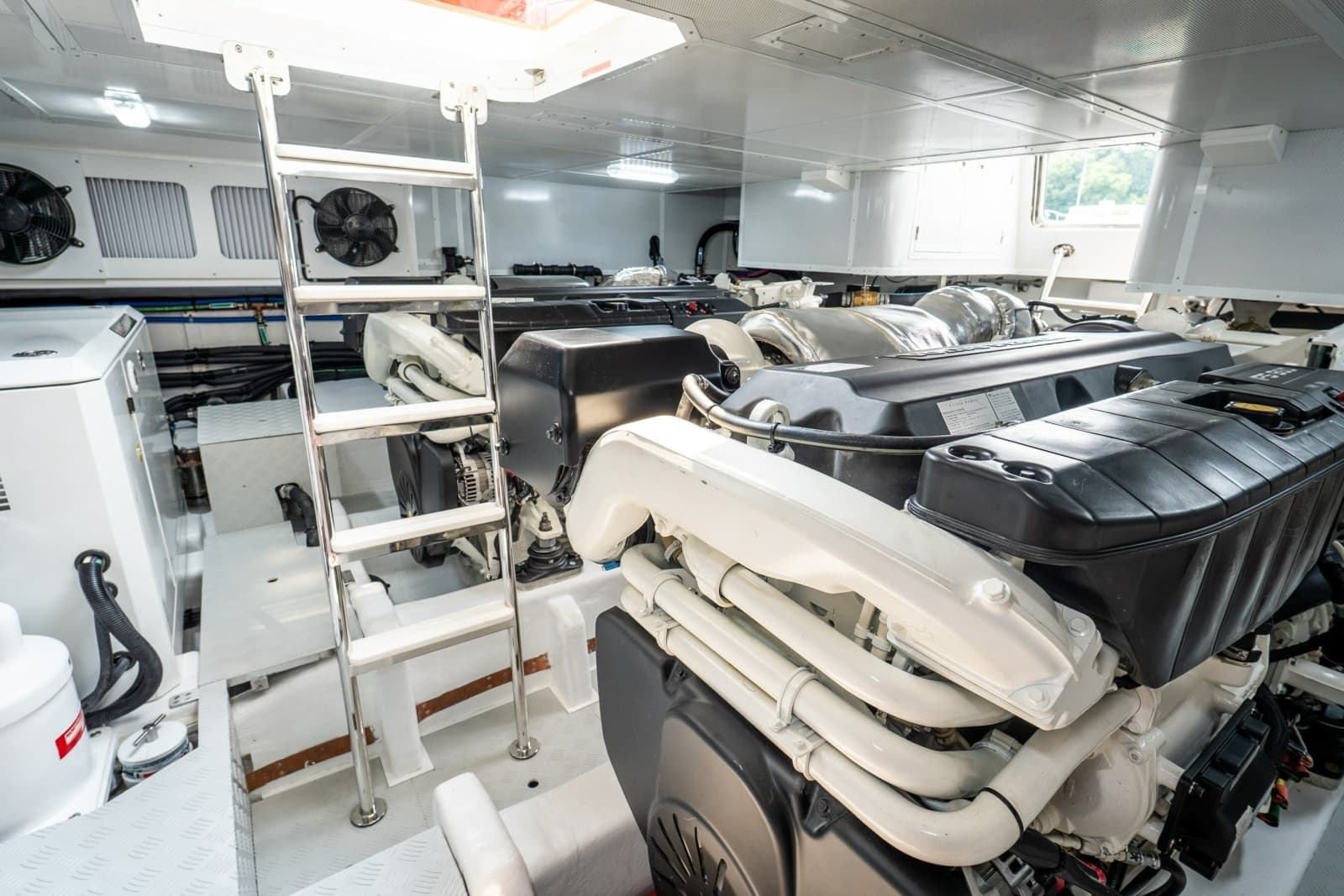 2027 Hunt Yachts 56 Flybridge - Photo 73