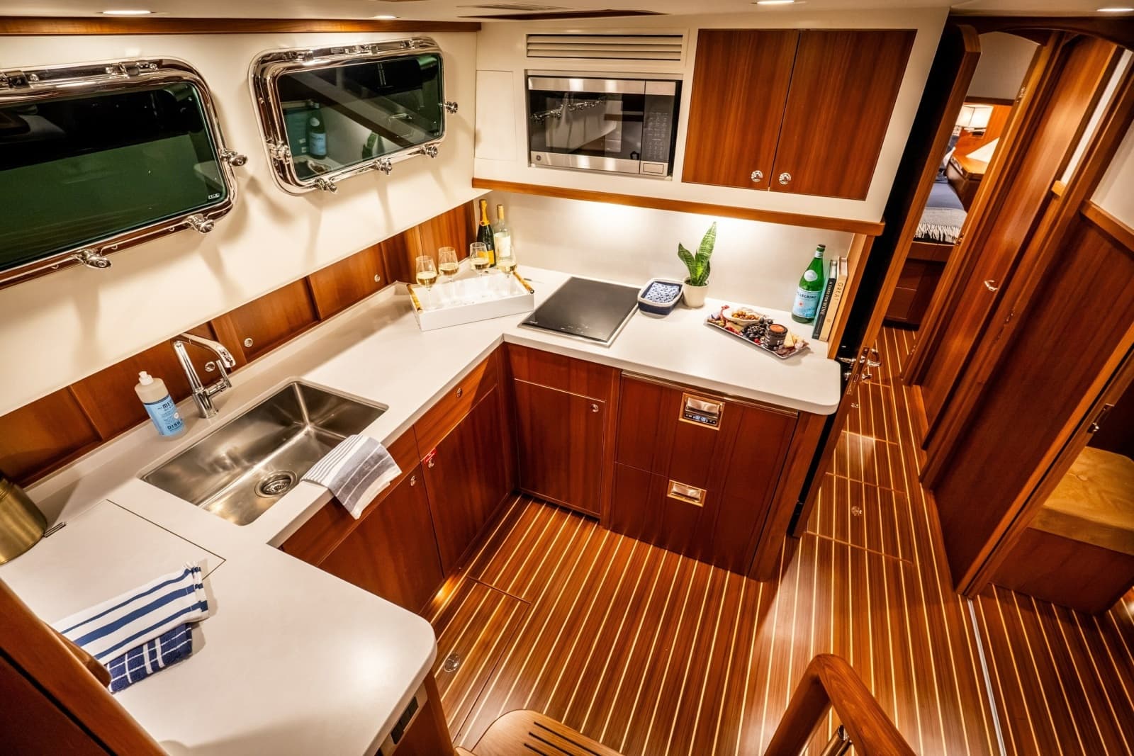 2027 Hunt Yachts 56 Flybridge - Photo 51