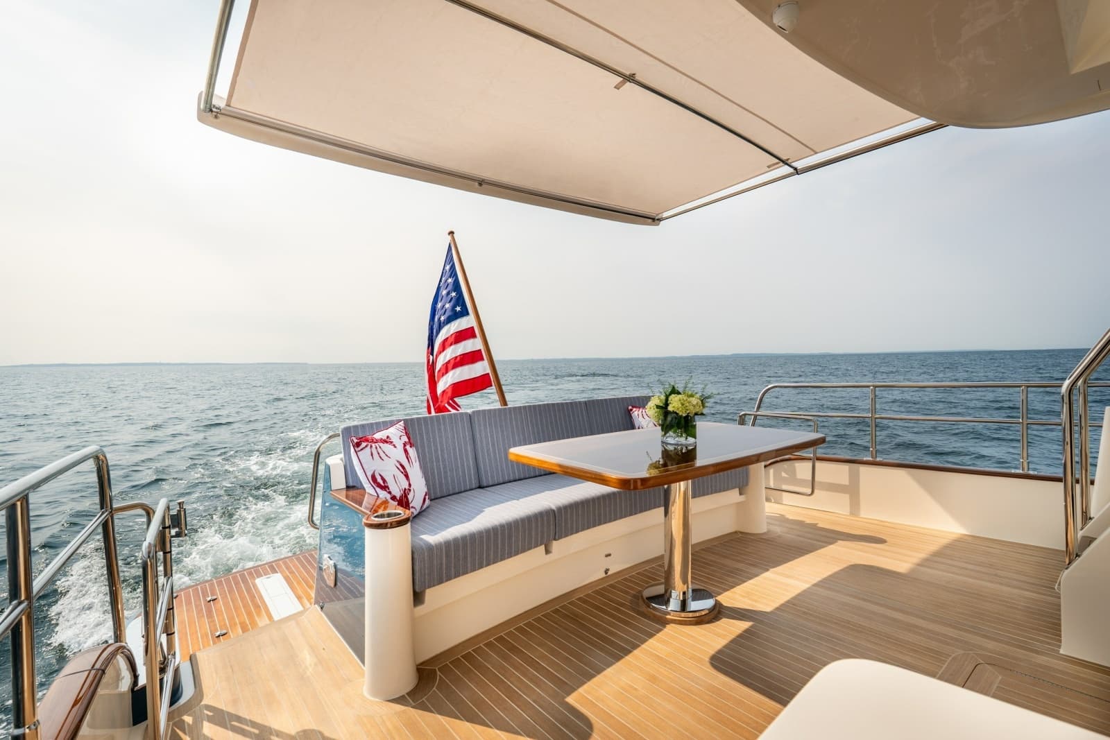 2027 Hunt Yachts 56 Flybridge - Photo 7