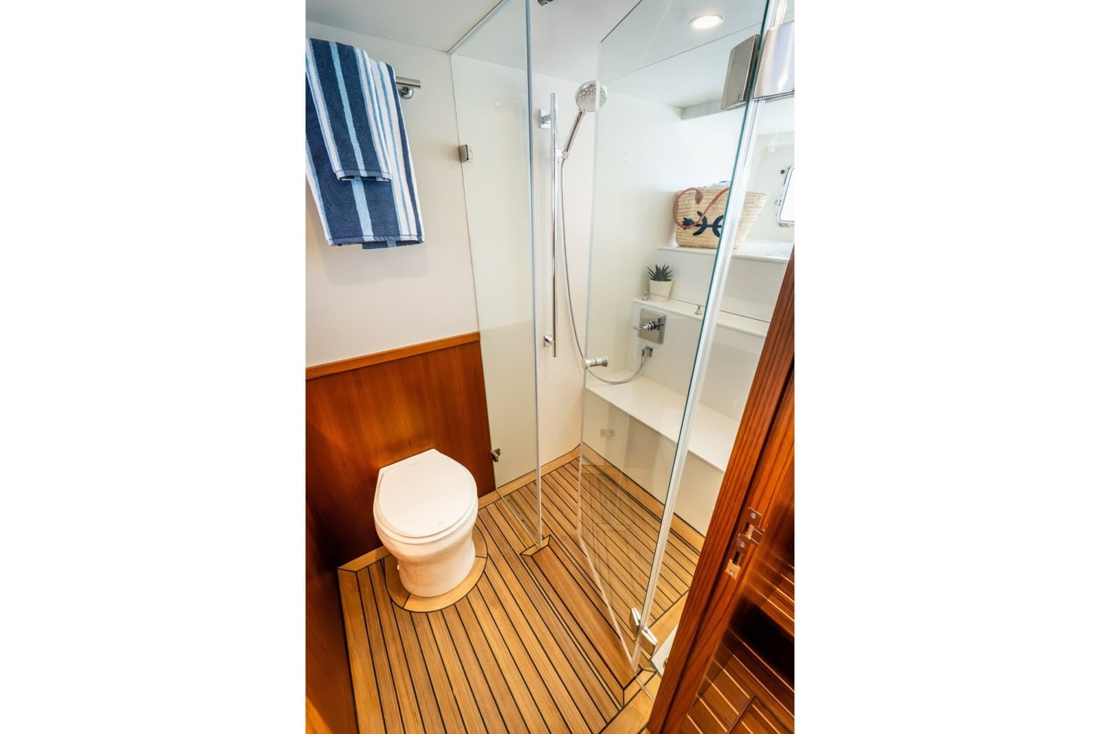 2027 Hunt Yachts 56 Flybridge - Photo 62