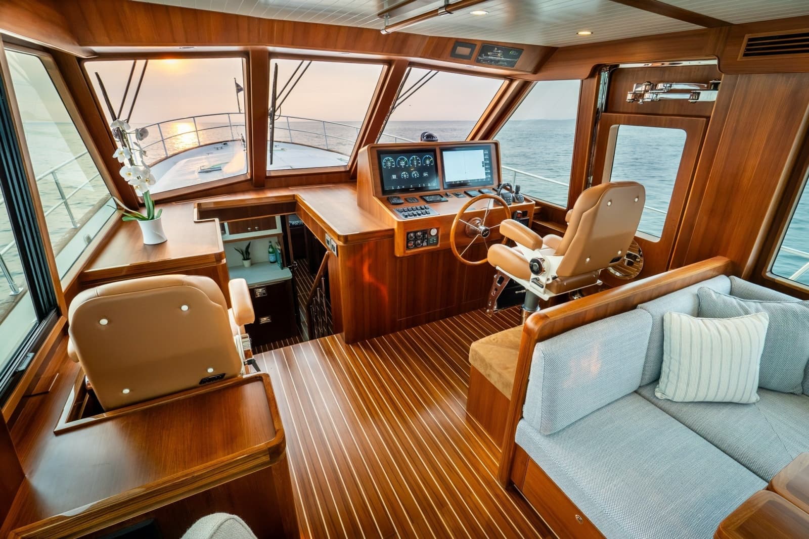 2027 Hunt Yachts 56 Flybridge - Photo 45