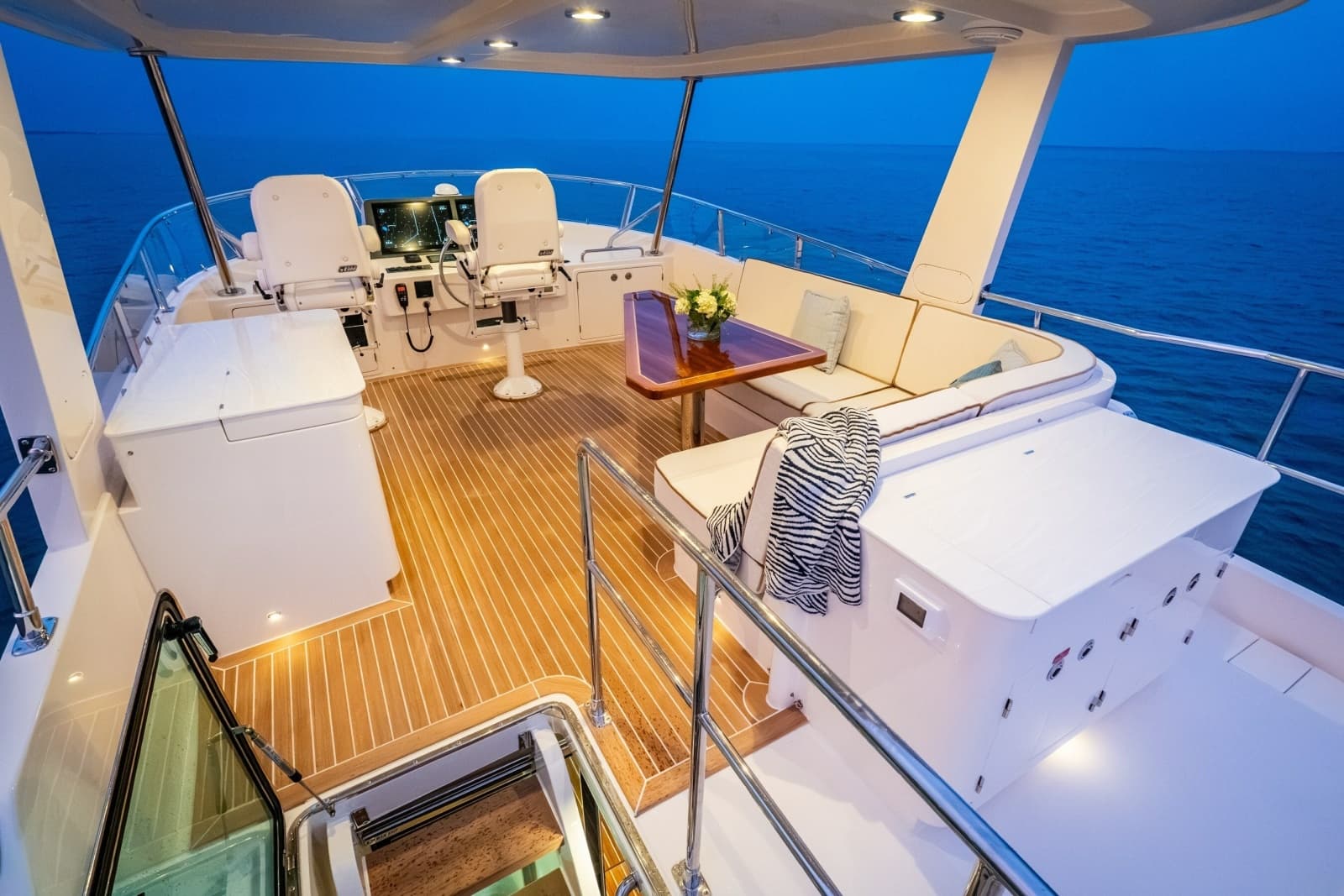 2027 Hunt Yachts 56 Flybridge - Photo 38