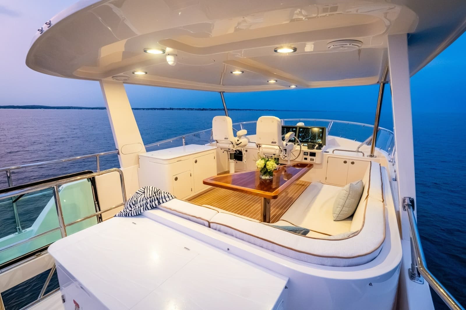 2027 Hunt Yachts 56 Flybridge - Photo 39