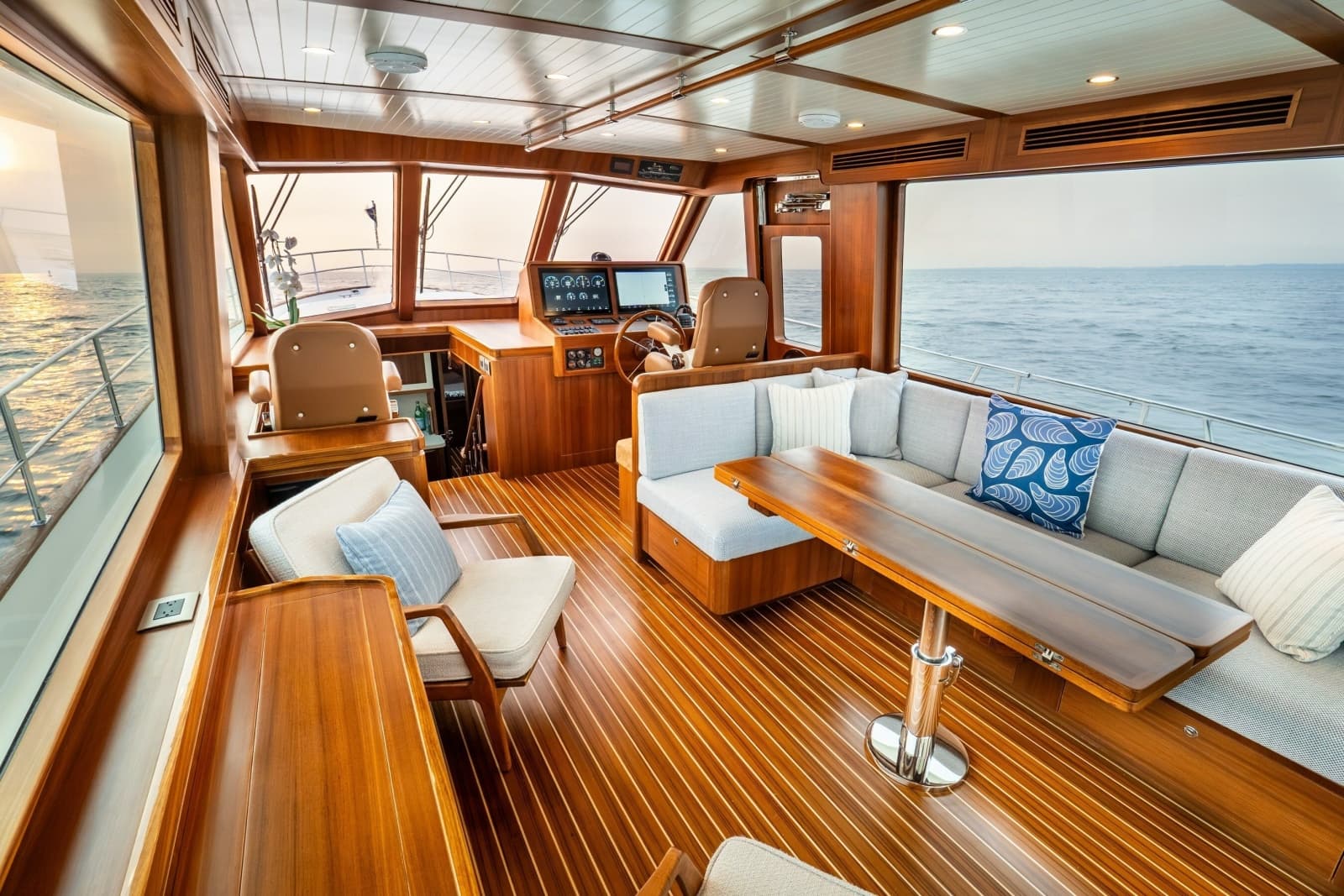 2027 Hunt Yachts 56 Flybridge - Photo 34
