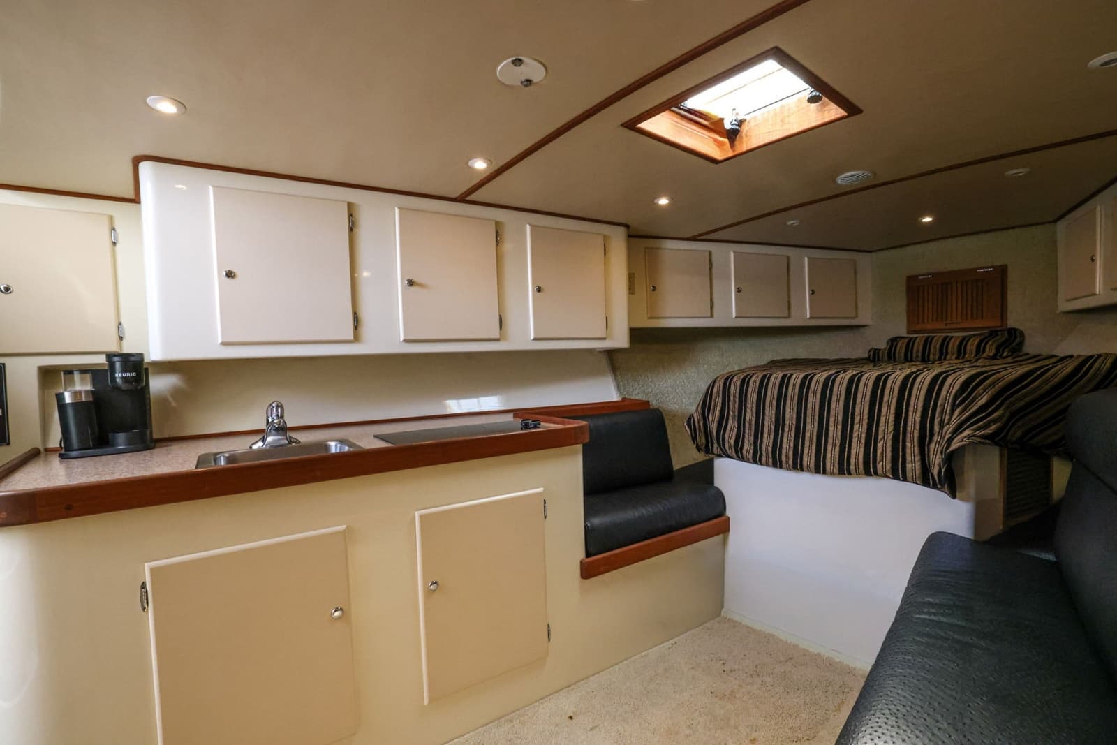 2005 Custom Carolina Express Sportfish - Photo 39
