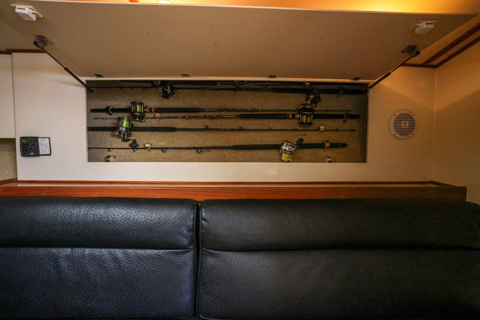 2005 Custom Carolina Express Sportfish - Photo 32