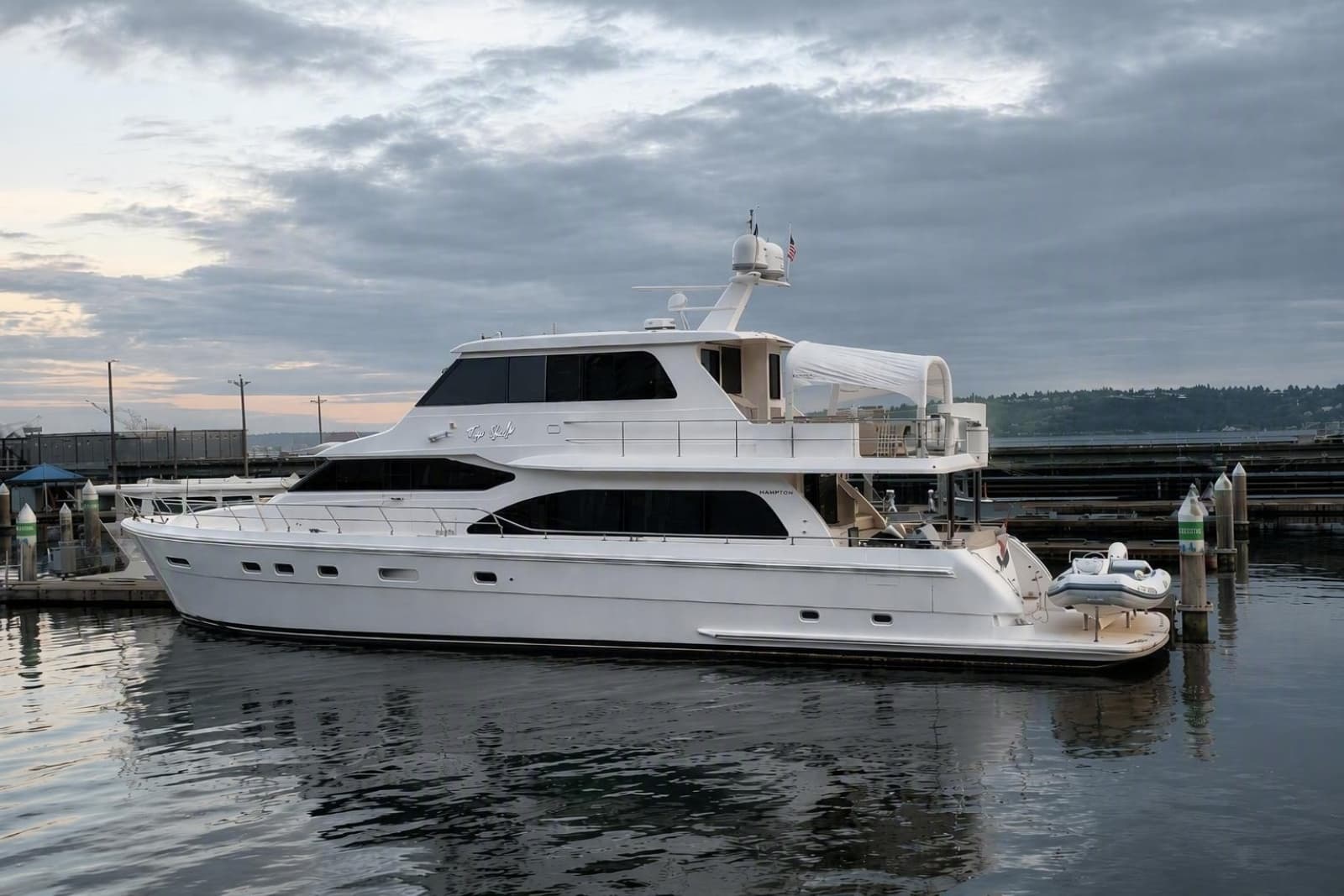 2014 Hampton 760 Sky Lounge Motor Yachts - Photo 3